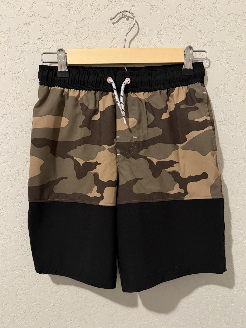 Wonder Nation‎ boys camouflage swim trunks in size Large (10–12).